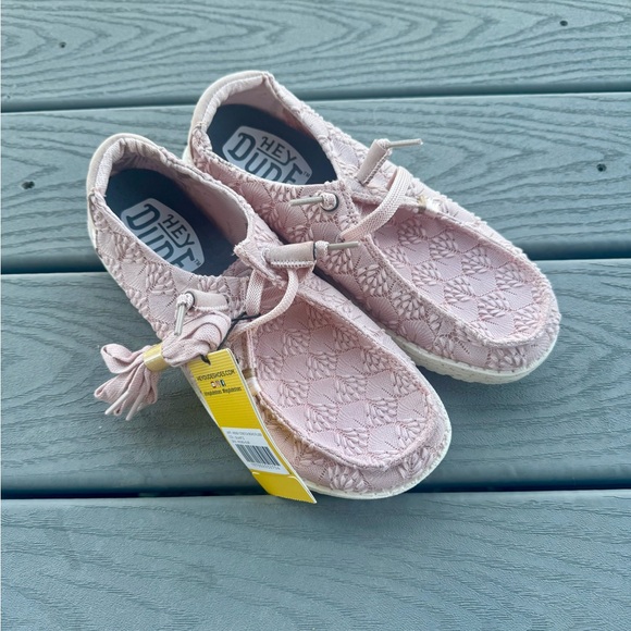 Hey Dude Shoes - Hey Dude Women’s Size 7 Mauve Lace Slip-On Shoes Floral Crochet Lightweight NWT